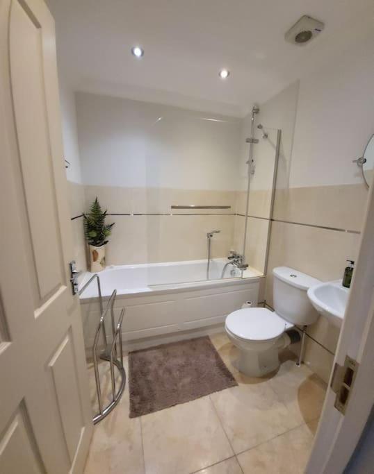 Unique And Stylish 3 Bedroom Townhouse